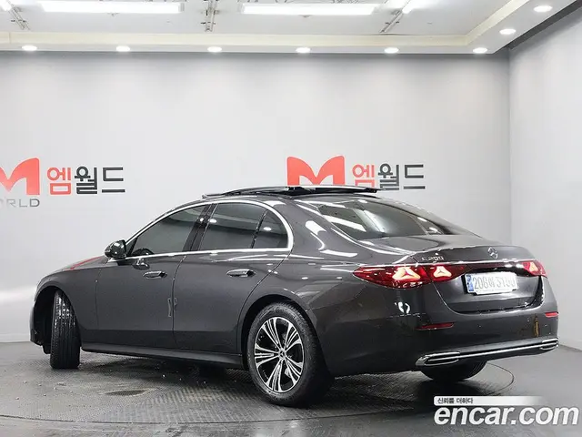 Mercedes-Benz E-Class 2024 2.0 автомат (гидро), миниатюра 5