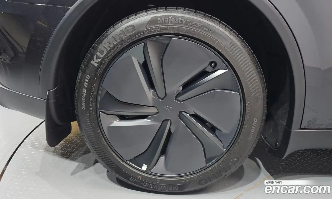 Tesla Model Y 2025 0.2 автомат (гидро), фото 6 Tesla Model Y 2025 0.2 автомат (гидро), фото 6