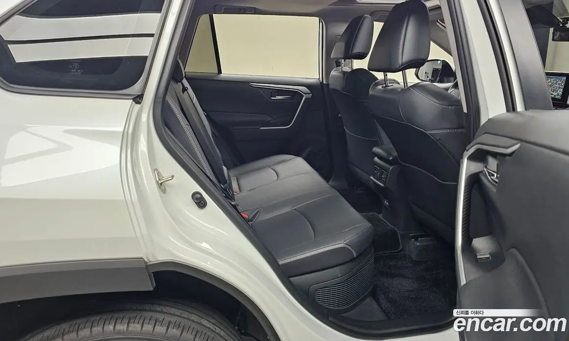Toyota RAV4 2024 2.5 автомат (гидро), фото 11 Toyota RAV4 2024 2.5 автомат (гидро), фото 11