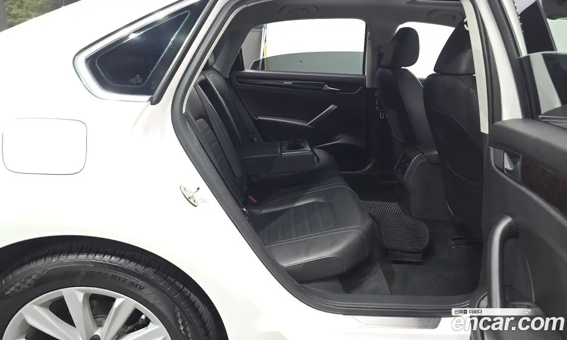 Volkswagen Passat 2015 1.8 автомат (гидро), фото 12 Volkswagen Passat 2015 1.8 автомат (гидро), фото 12