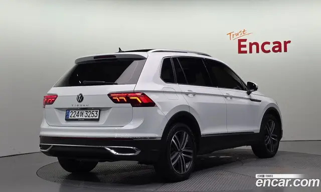 Volkswagen Tiguan 2023 2.0 автомат (гидро), миниатюра 2