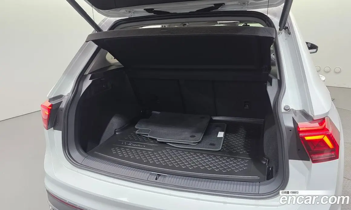 Volkswagen Tiguan 2023 2.0 автомат (гидро), фото 32