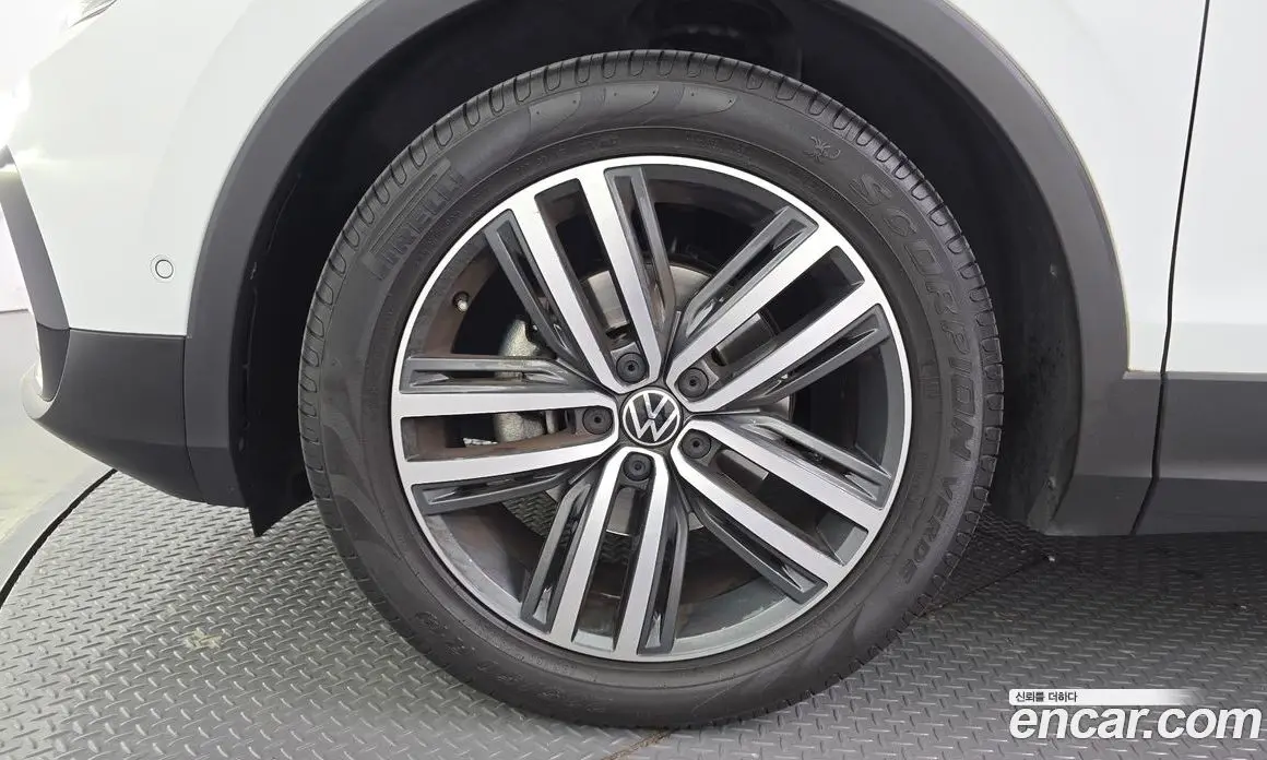 Volkswagen Tiguan 2023 2.0 автомат (гидро), фото 5