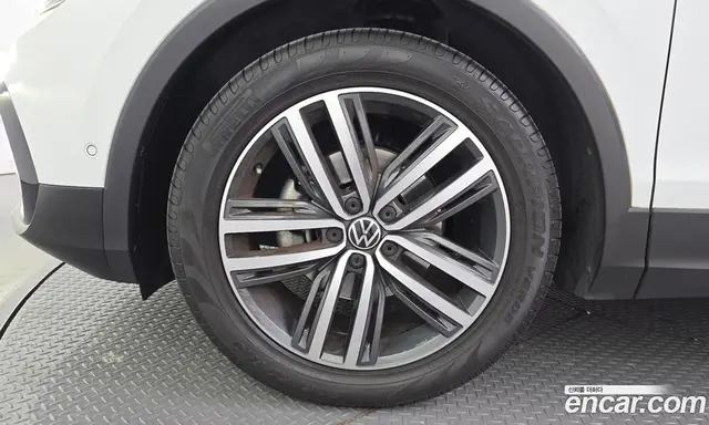 Volkswagen Tiguan 2023 2.0 автомат (гидро), миниатюра 5
