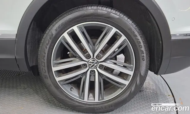 Volkswagen Tiguan 2023 2.0 автомат (гидро), миниатюра 7