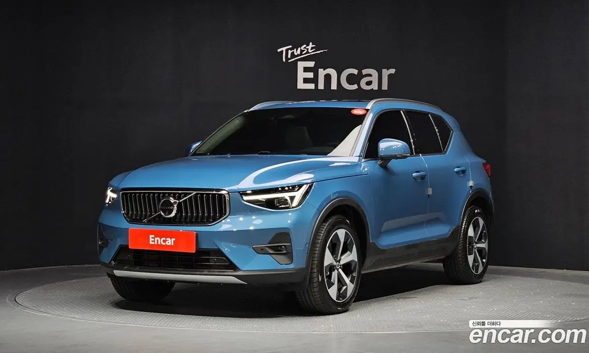 Volvo XC40 2025 2.0 автомат (гидро), фото 1 Volvo XC40 2025 2.0 автомат (гидро), фото 1