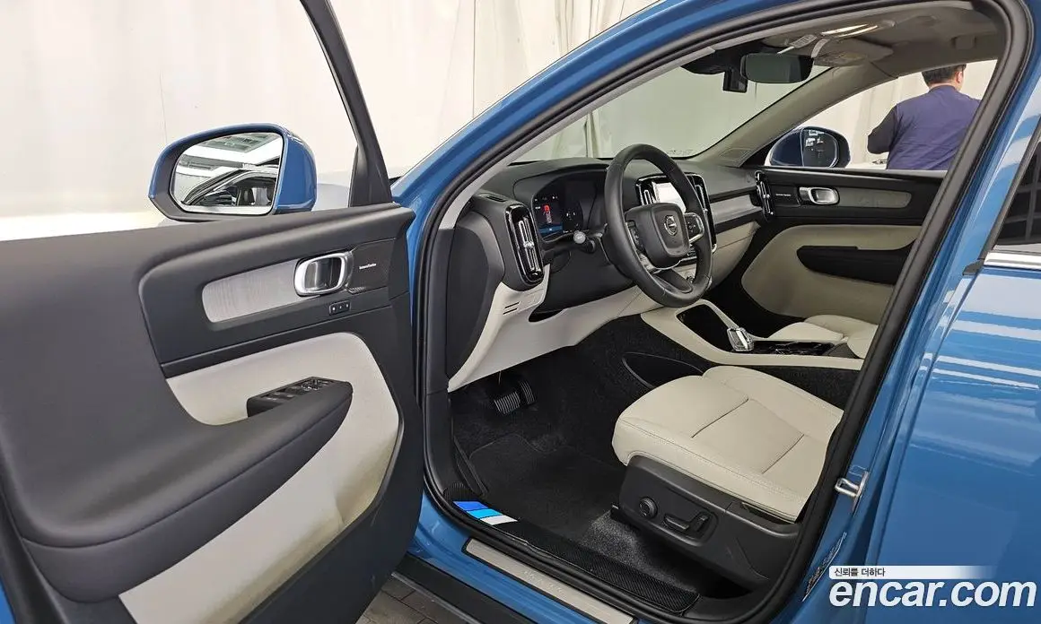 Volvo XC40 2025 2.0 автомат (гидро), фото 13 Volvo XC40 2025 2.0 автомат (гидро), фото 13