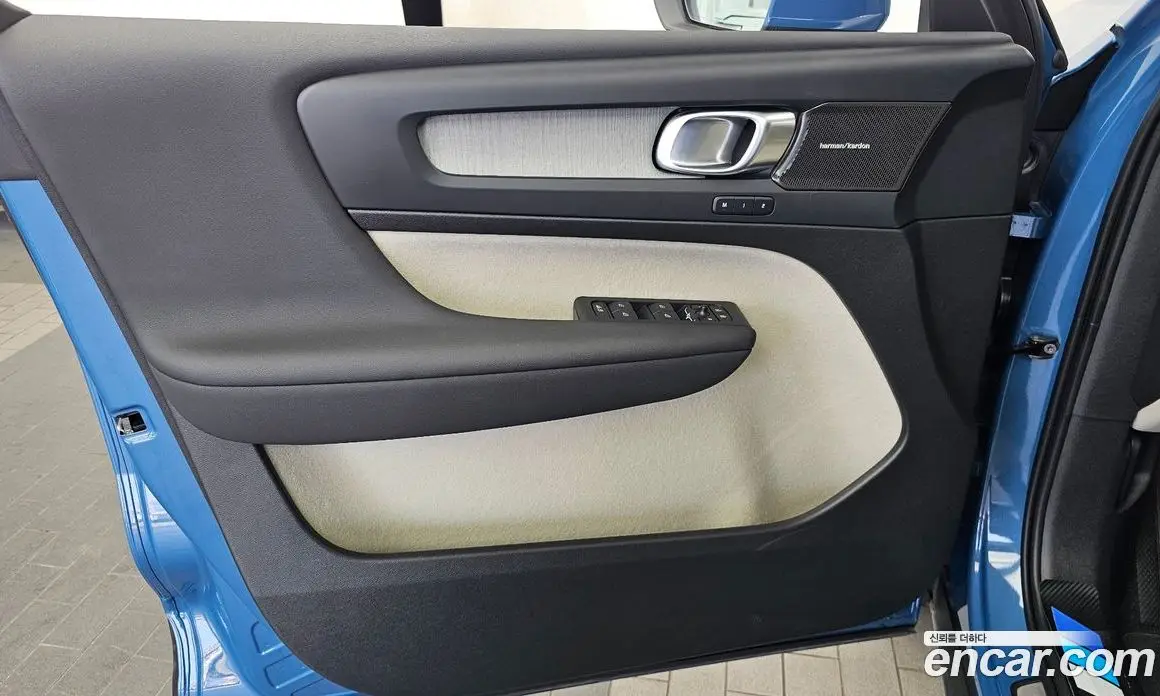 Volvo XC40 2025 2.0 автомат (гидро), фото 14 Volvo XC40 2025 2.0 автомат (гидро), фото 14