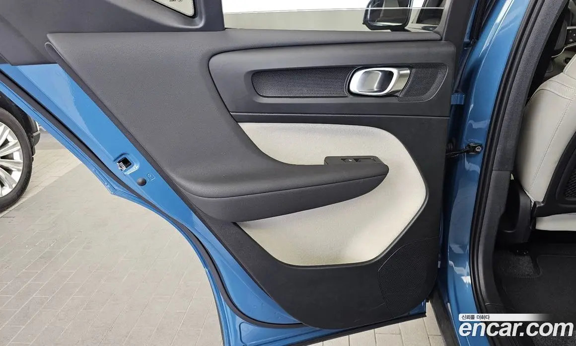 Volvo XC40 2025 2.0 автомат (гидро), фото 15 Volvo XC40 2025 2.0 автомат (гидро), фото 15
