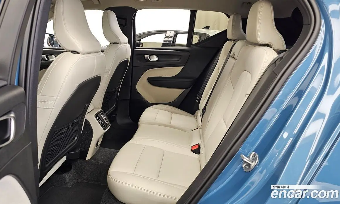 Volvo XC40 2025 2.0 автомат (гидро), фото 16 Volvo XC40 2025 2.0 автомат (гидро), фото 16
