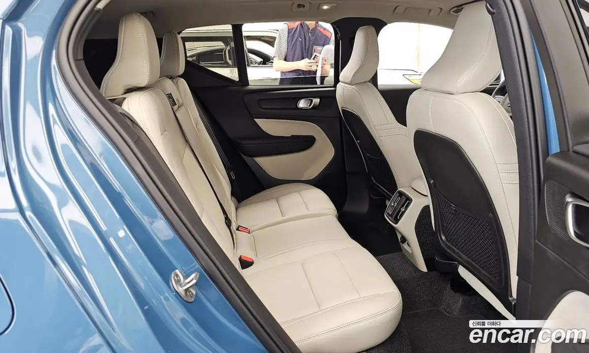 Volvo XC40 2025 2.0 автомат (гидро), фото 18 Volvo XC40 2025 2.0 автомат (гидро), фото 18