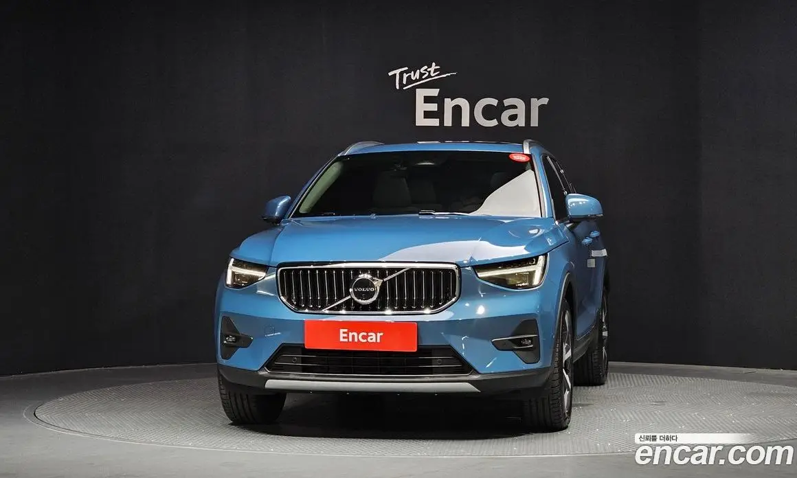 Volvo XC40 2025 2.0 автомат (гидро), фото 3 Volvo XC40 2025 2.0 автомат (гидро), фото 3