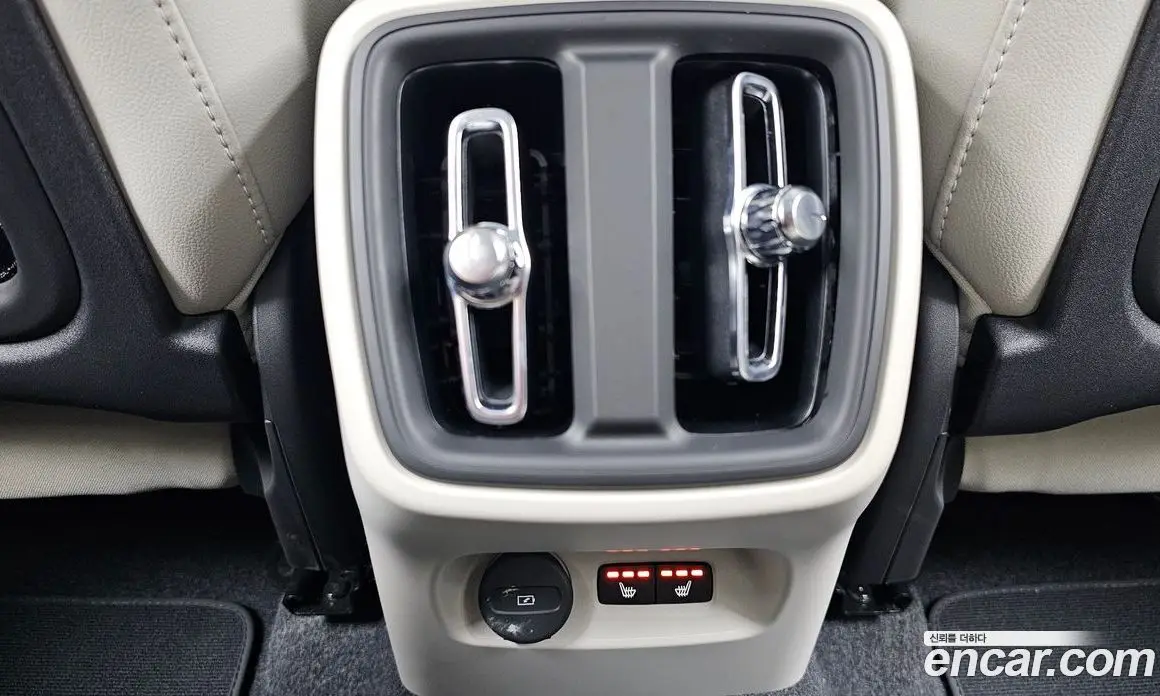 Volvo XC40 2025 2.0 автомат (гидро), фото 24 Volvo XC40 2025 2.0 автомат (гидро), фото 24