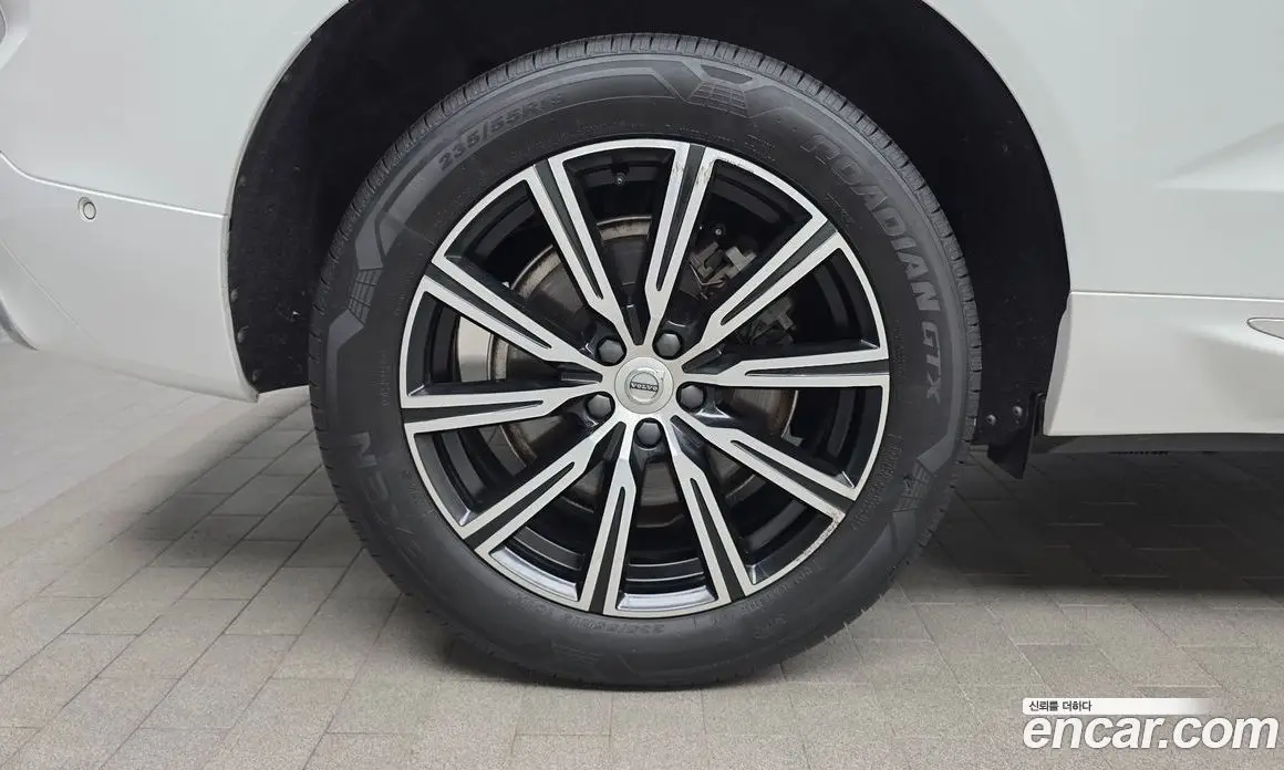 Volvo XC60 2020 2.0 автомат (гидро), фото 5 Volvo XC60 2020 2.0 автомат (гидро), фото 5