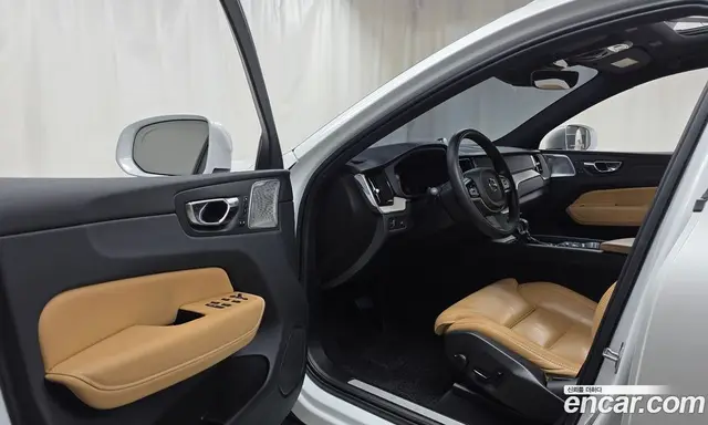 Volvo XC60 2020 2.0 автомат (гидро), миниатюра 10 Volvo XC60 2020 2.0 автомат (гидро), миниатюра 10