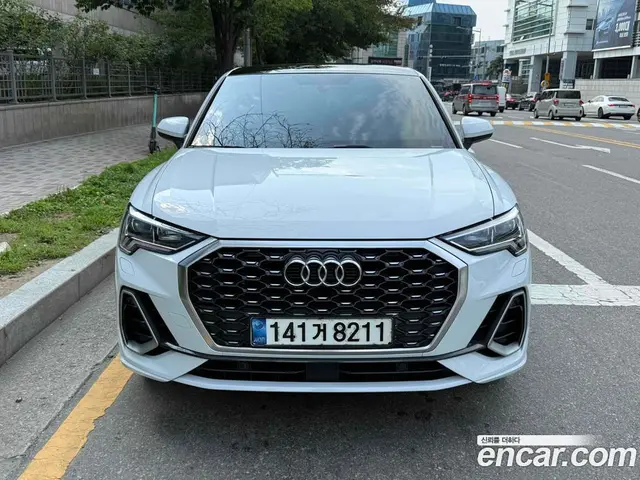 Audi Q3 2020 2.0 автомат (гидро), миниатюра 1 Audi Q3 2020 2.0 автомат (гидро), миниатюра 1