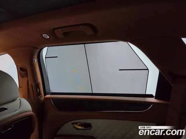 Bentley Bentayga 2023 4.0 автомат (гидро), миниатюра 12