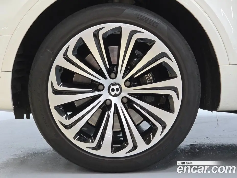 Bentley Bentayga 2023 4.0 автомат (гидро), фото 5 Bentley Bentayga 2023 4.0 автомат (гидро), фото 5