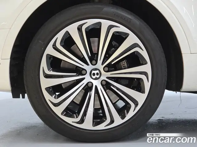 Bentley Bentayga 2023 4.0 автомат (гидро), миниатюра 5 Bentley Bentayga 2023 4.0 автомат (гидро), миниатюра 5