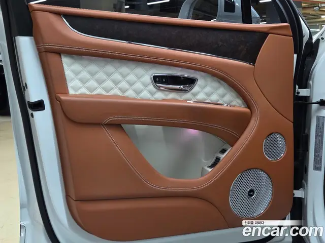 Bentley Bentayga 2023 4.0 автомат (гидро), миниатюра 6 Bentley Bentayga 2023 4.0 автомат (гидро), миниатюра 6