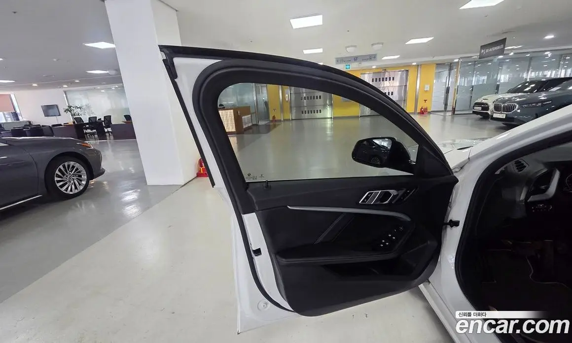 BMW 1 серия 2021 2.0 автомат (гидро), фото 15 BMW 1 серия 2021 2.0 автомат (гидро), фото 15
