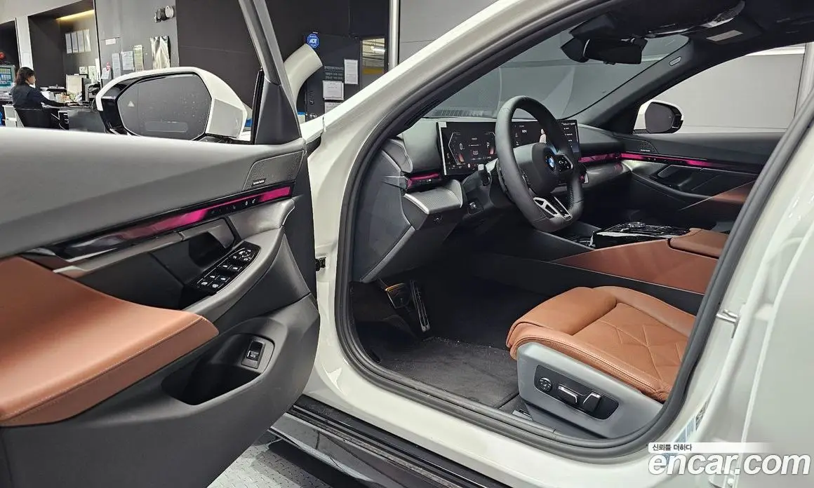 BMW 5 серия 2025 2.0 автомат (гидро), фото 13