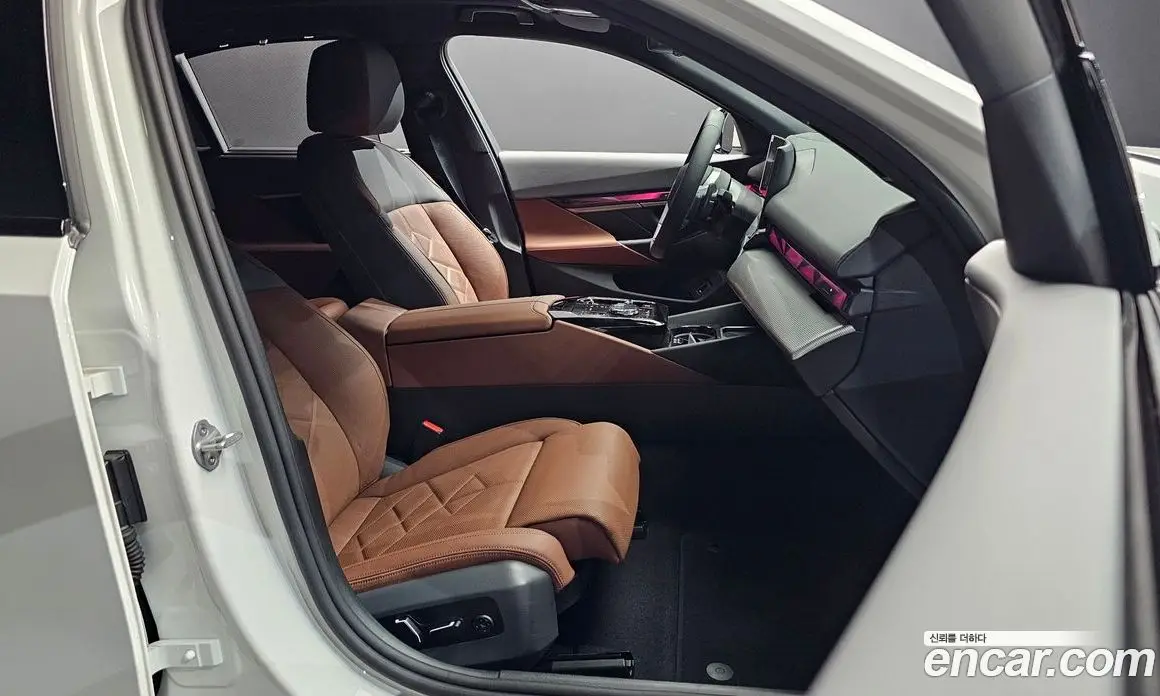 BMW 5 серия 2025 2.0 автомат (гидро), фото 16