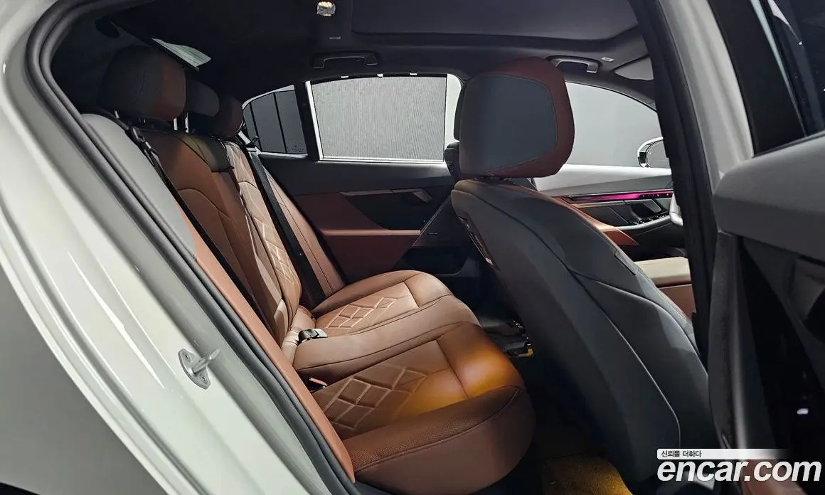 BMW 5 серия 2025 2.0 автомат (гидро), фото 17