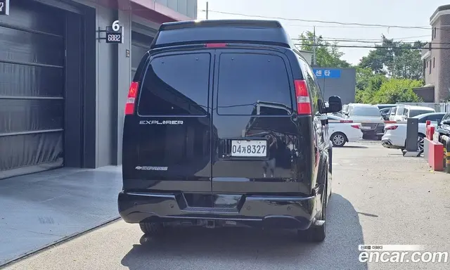 Chevrolet Express Van 2018 6.0 автомат (гидро), миниатюра 4