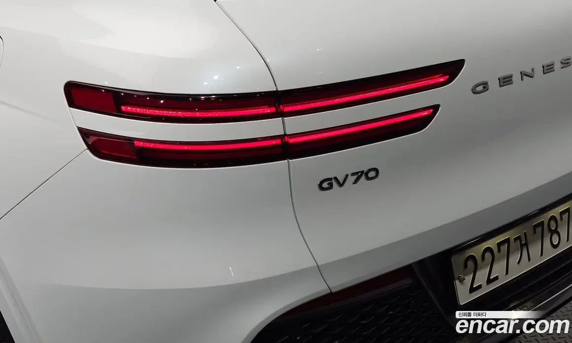 Genesis GV70 2022 3.5 автомат (гидро), фото 9 Genesis GV70 2022 3.5 автомат (гидро), фото 9