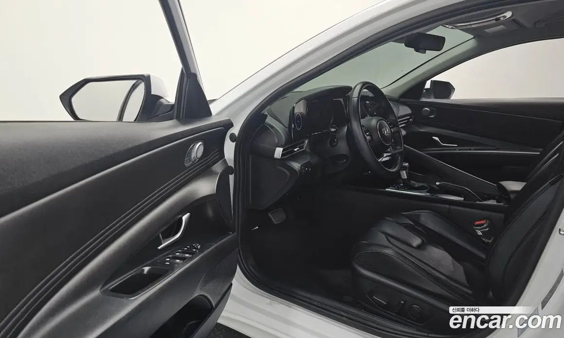 Hyundai Avante 2022 1.6 автомат (гидро), фото 13