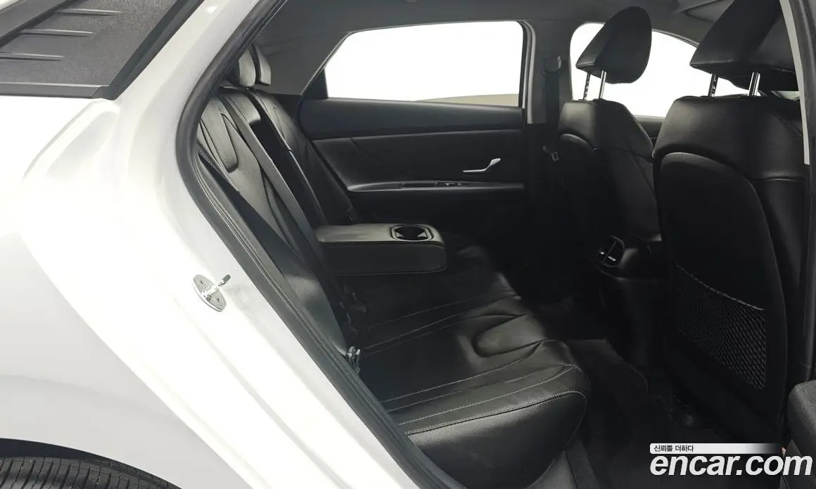 Hyundai Avante 2022 1.6 автомат (гидро), фото 17