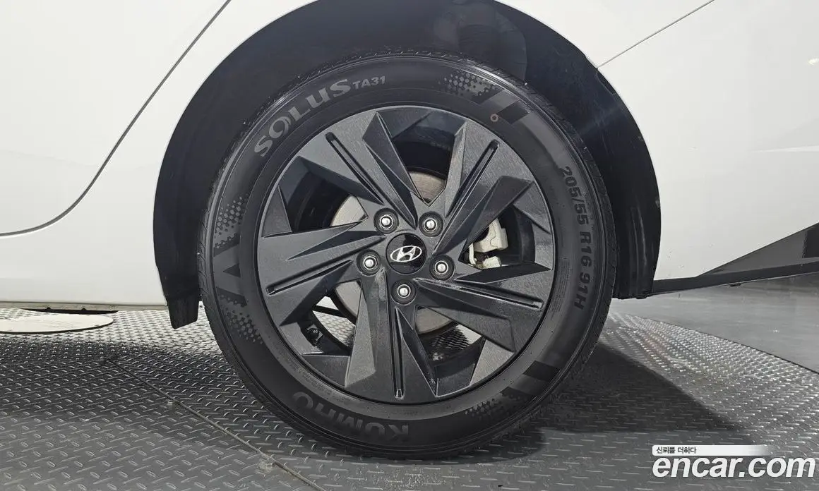 Hyundai Avante 2022 1.6 автомат (гидро), фото 7