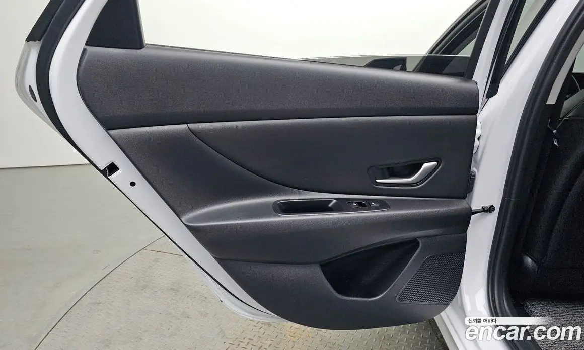 Hyundai Avante 2024 1.6 автомат (гидро), фото 15