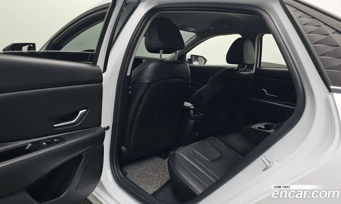 Hyundai Avante 2024 1.6 автомат (гидро), фото 17