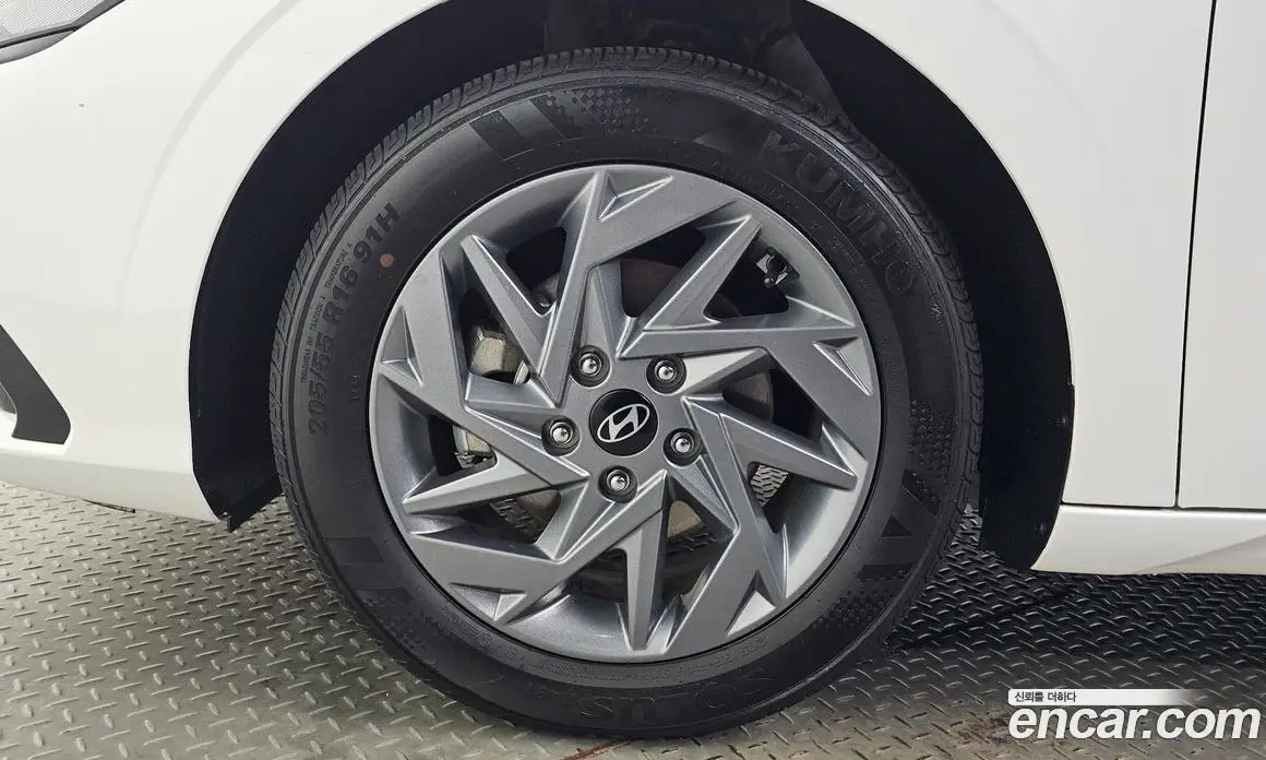 Hyundai Avante 2024 1.6 автомат (гидро), фото 5