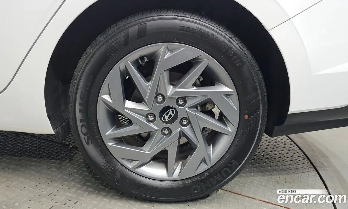 Hyundai Avante 2024 1.6 автомат (гидро), фото 7