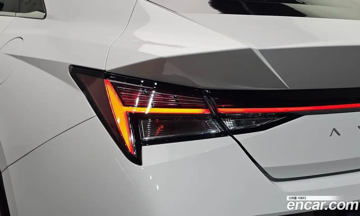 Hyundai Avante 2024 1.6 автомат (гидро), фото 9