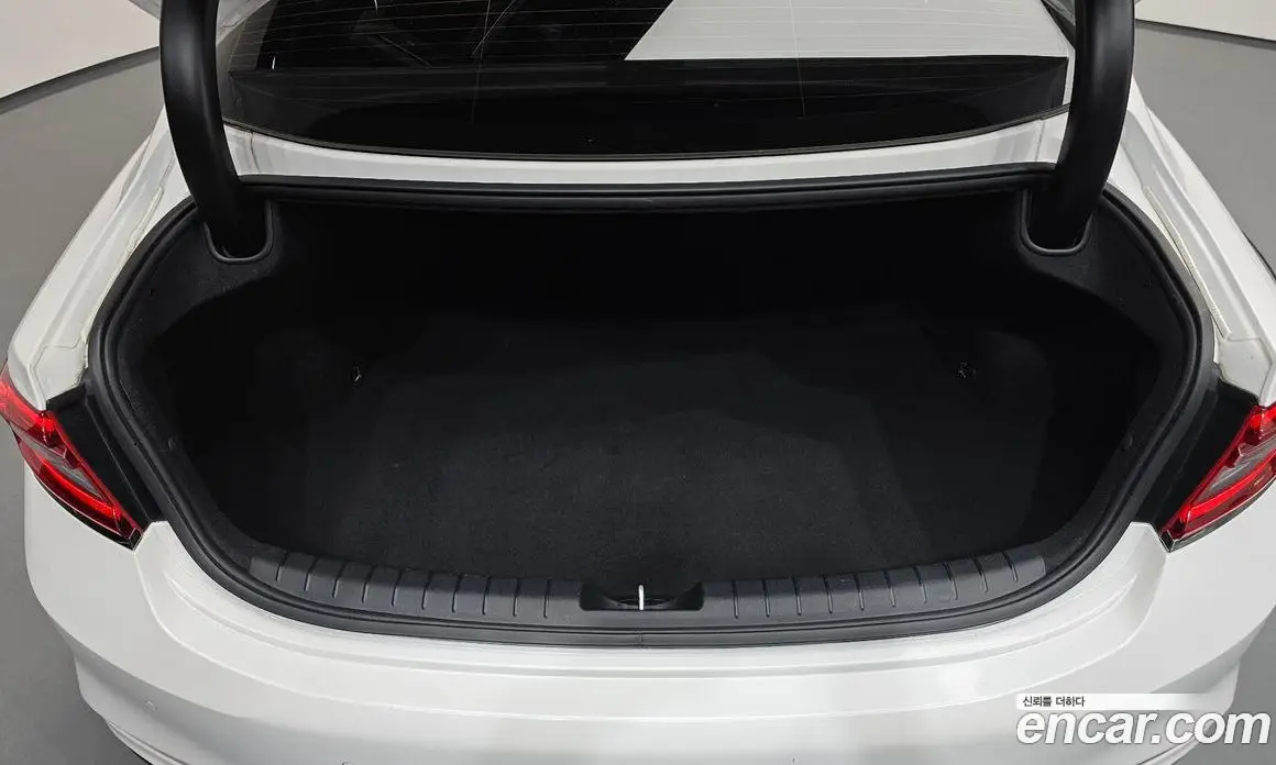 Hyundai Grandeur 2018 2.4 автомат (гидро), фото 16 Hyundai Grandeur 2018 2.4 автомат (гидро), фото 16