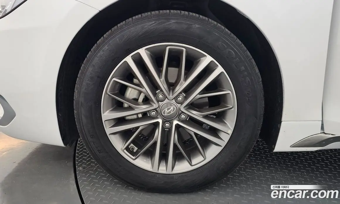 Hyundai Grandeur 2018 2.4 автомат (гидро), фото 5 Hyundai Grandeur 2018 2.4 автомат (гидро), фото 5