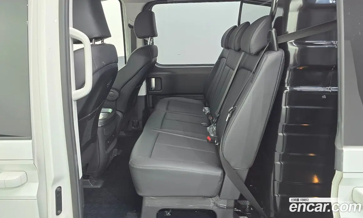 Hyundai Staria 2023 2.2 автомат (гидро), фото 11