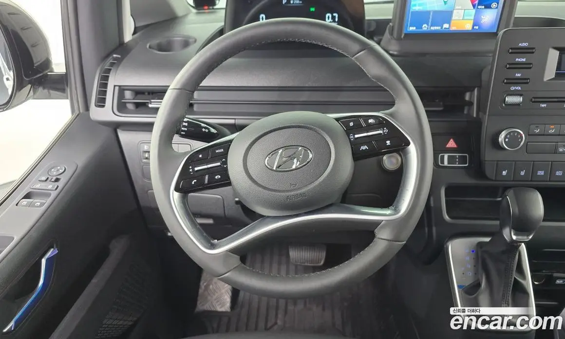 Hyundai Staria 2023 2.2 автомат (гидро), фото 13