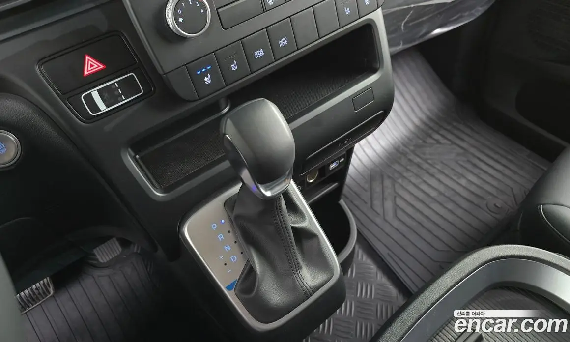 Hyundai Staria 2023 2.2 автомат (гидро), фото 9