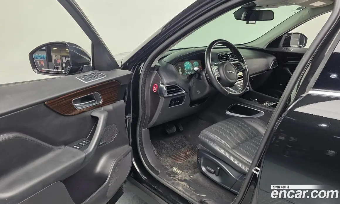 Jaguar F-Pace 2018 2.0 автомат (гидро), фото 13 Jaguar F-Pace 2018 2.0 автомат (гидро), фото 13
