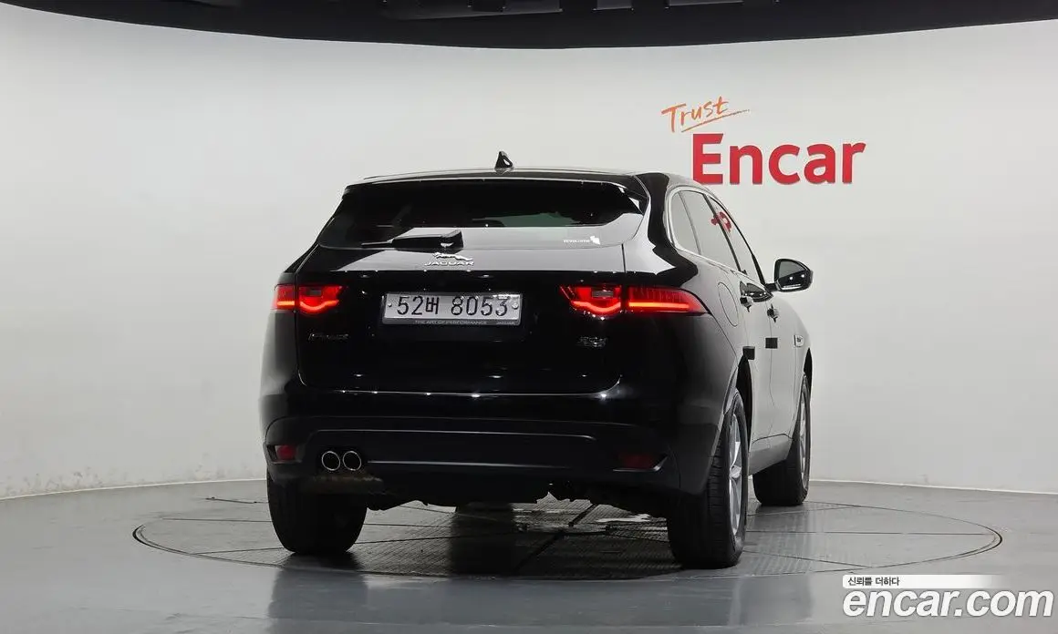 Jaguar F-Pace 2018 2.0 автомат (гидро), фото 4 Jaguar F-Pace 2018 2.0 автомат (гидро), фото 4