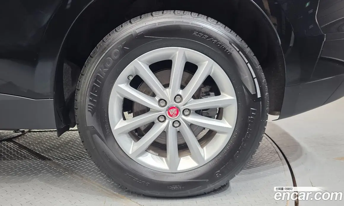 Jaguar F-Pace 2018 2.0 автомат (гидро), фото 7 Jaguar F-Pace 2018 2.0 автомат (гидро), фото 7