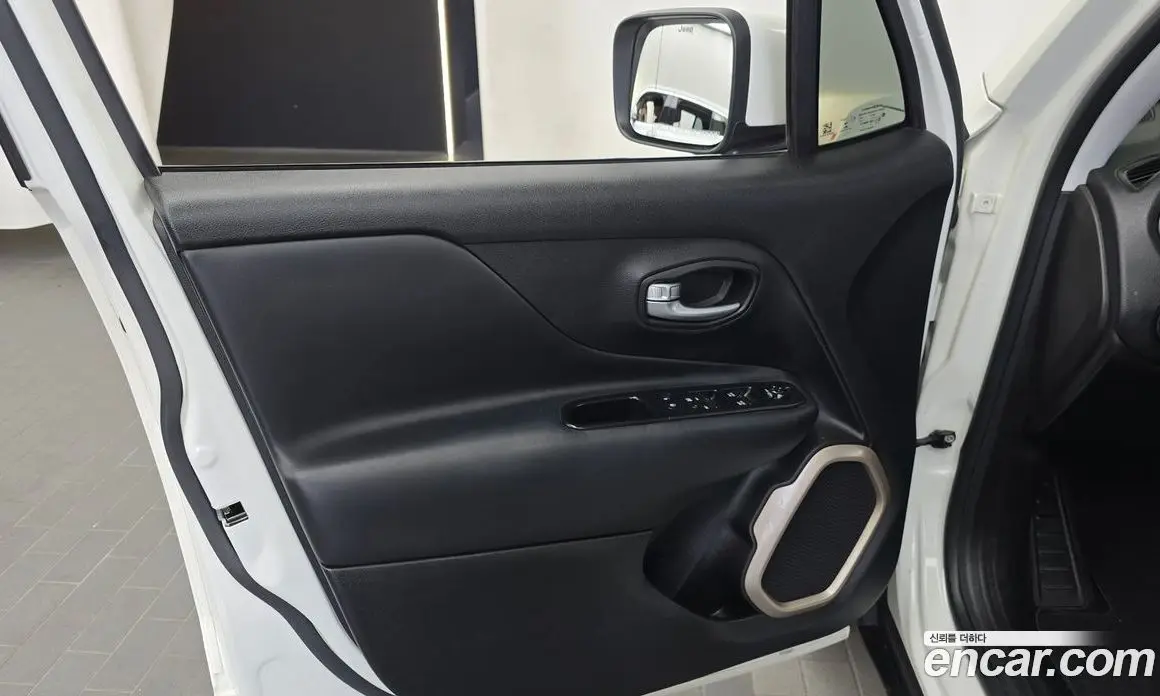 Jeep Renegade 2017 2.4 автомат (гидро), фото 14 Jeep Renegade 2017 2.4 автомат (гидро), фото 14