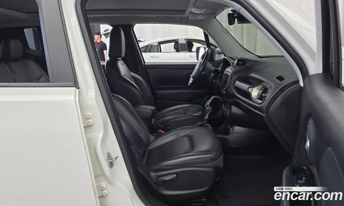Jeep Renegade 2017 2.4 автомат (гидро), фото 16 Jeep Renegade 2017 2.4 автомат (гидро), фото 16