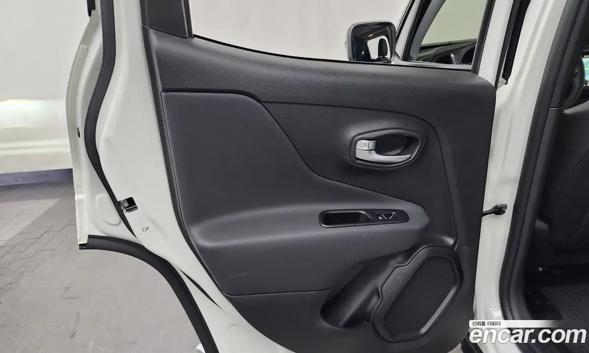 Jeep Renegade 2022 1.3 автомат (гидро), фото 15 Jeep Renegade 2022 1.3 автомат (гидро), фото 15