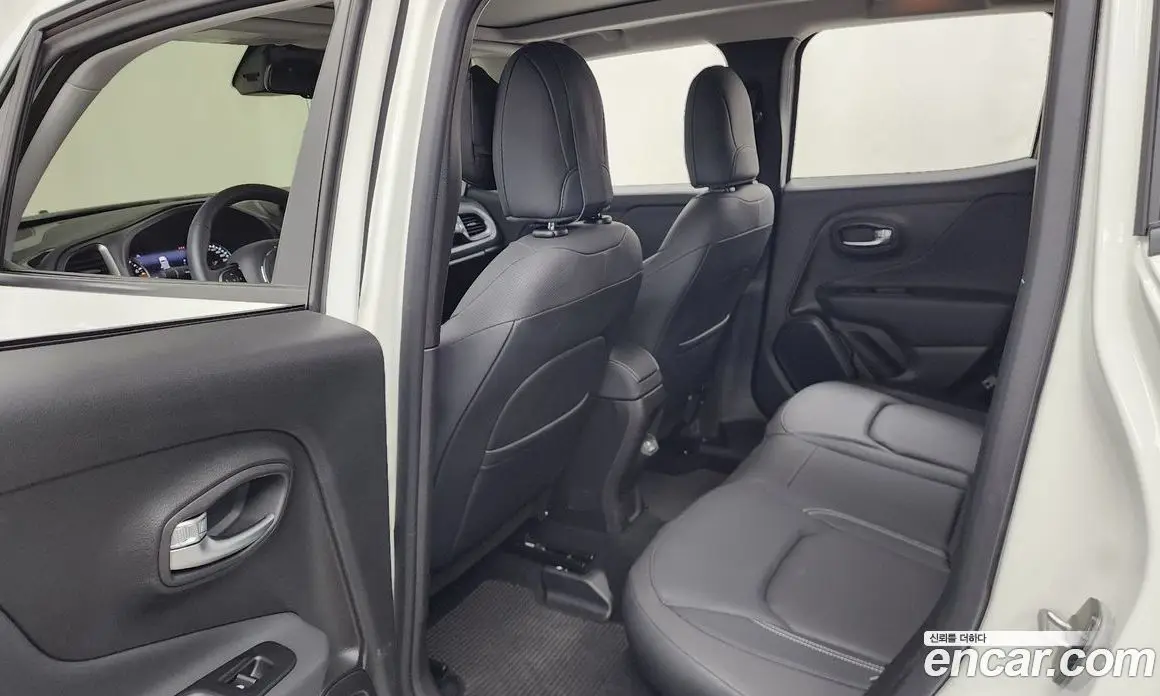Jeep Renegade 2022 1.3 автомат (гидро), фото 16 Jeep Renegade 2022 1.3 автомат (гидро), фото 16